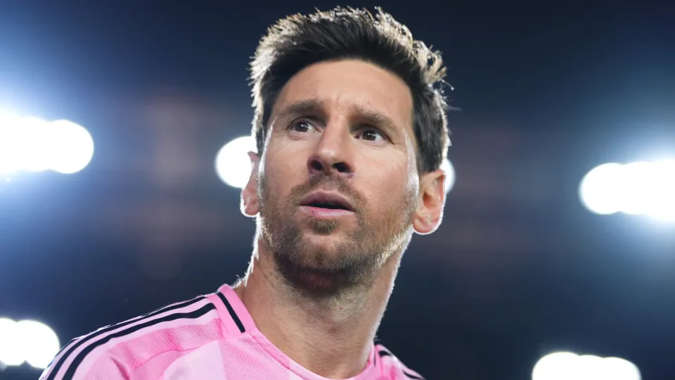 Messi alcança marca de 900 gols na carreira