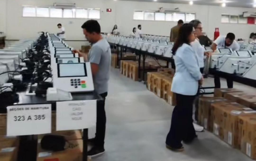 TRE do Pará começa preparação das urnas eletrônicas para as Eleições 2026.